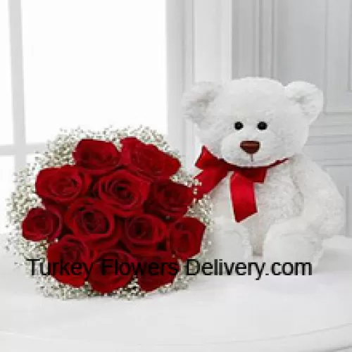 Bukiet 12 czerwonych róż z sezonowymi wypełniaczami oraz uroczym 14-calowym białym misiem pluszowym