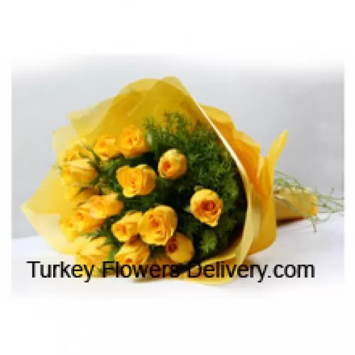 Bukiet 18 żółtych róż z sezonowymi dodatkami
