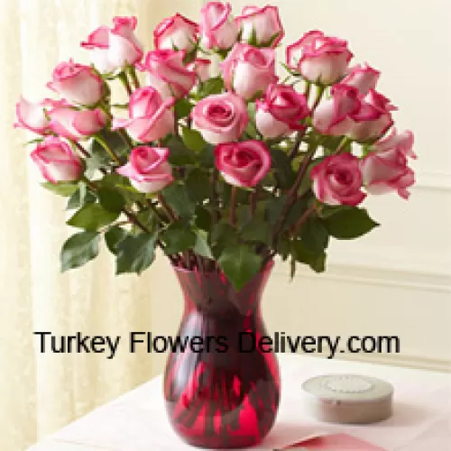 24 Trandafiri Bicolori într-un Vas de Sticlă