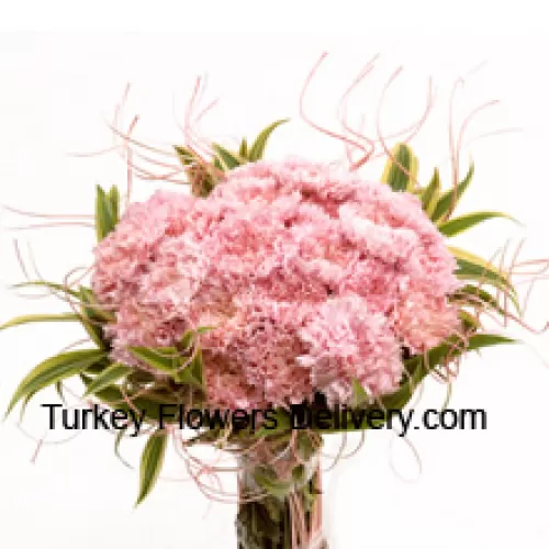 Snop od 24 roza karanfila s sezonskim punilima