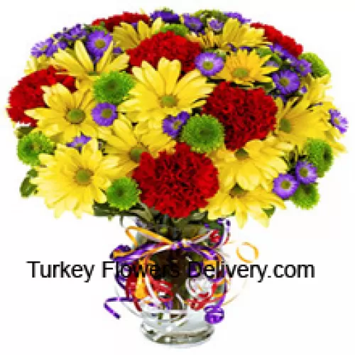 빨간 카네이션과 노란 거베라가 아름답게 꽃병에 배열되어 있습니다 -- 24 송이와 채움재료