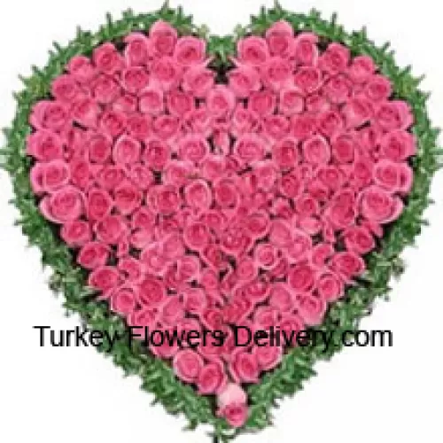 100朵粉色玫瑰的心形花束