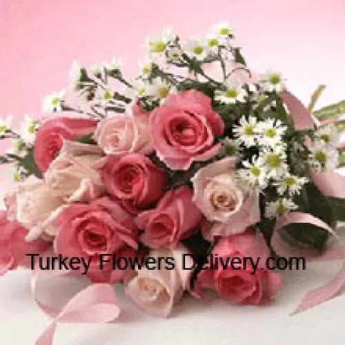 Bukiet 12 różowych róż z fioletowym statycem