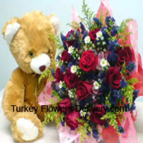 Tros van 12 rode rozen met opvulling en een middelgrote schattige teddybeer