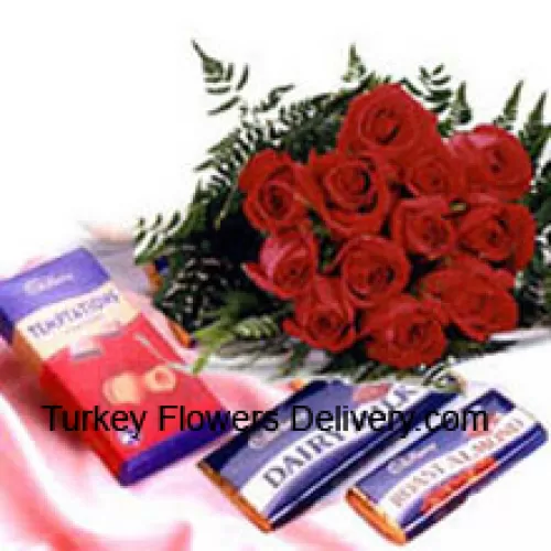 Tros van 12 rode rozen met assortiment chocolaatjes