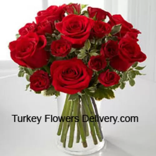 18 Roses Rouges dans un Vase en Verre