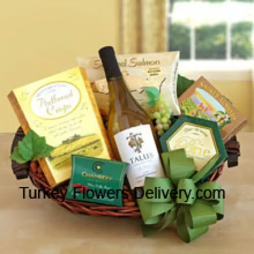 Ce panier-cadeau comprend un délicieux vin blanc californien accompagné d'un assortiment de snacks gastronomiques. Les snacks gastronomiques comprennent: des craquelins plats, du saumon fumé, du fromage, des amandes fumées et des truffes au chocolat. (Le contenu du panier, y compris le vin, peut varier en fonction de la saison et du lieu de livraison. En cas de non disponibilité d'un certain produit, nous le substituerons par un produit de valeur égale ou supérieure)