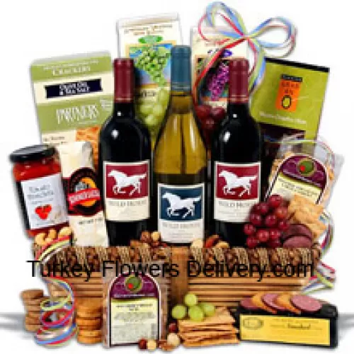 Dieser Geschenkkorb enthält Wild Horse - Cabernet Sauvignon - 750 ml, Wild Horse - Chardonnay - 750 ml, Wild Horse - Merlot - 750 ml, Hors Doeuvre Deli Style Cracker von Partners, Hickory & Maple Smoked Cheese von Sugarbush Farm, Butcher Wrapped Summer Sausage von Sparrer Sausage Co, Tomato Bruschetta von Elki, Rotweinkeks von American Vintage, Weißweinkeks von American Vintage, Nicoise Oliven von Barnier, Cashews und Boulder's gemischte Nüsse. (Der Inhalt des Korbes, einschließlich des Weins, kann je nach Jahreszeit und Lieferort variieren. Im Falle der Nichtverfügbarkeit eines bestimmten Produkts werden wir dieses durch ein Produkt von gleichem oder höherem Wert ersetzen)