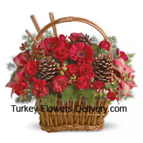 Pimentez n'importe quelle occasion d'hiver avec ce charmant bouquet de roses miniatures, de œillets, de gerberas ou de fleurs festives similaires, conçu dans un panier avec des verdure fraîche, des pommes de pin et des accents. Idéal pour un remerciement, des vœux de joyeuses fêtes, des souhaits de Noël, ou juste parce que. (Veuillez noter que nous nous réservons le droit de substituer tout produit par un produit approprié de valeur égale en cas de non-disponibilité d'un certain produit)